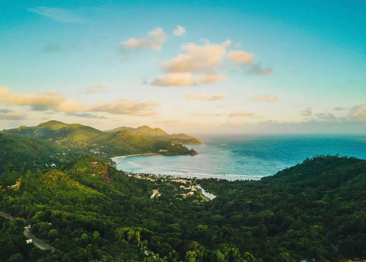 tengerparti_eskuvo_seychelles_kempinski_10