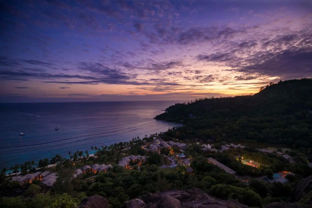 tengerparti_eskuvo_seychelles_kempinski_11