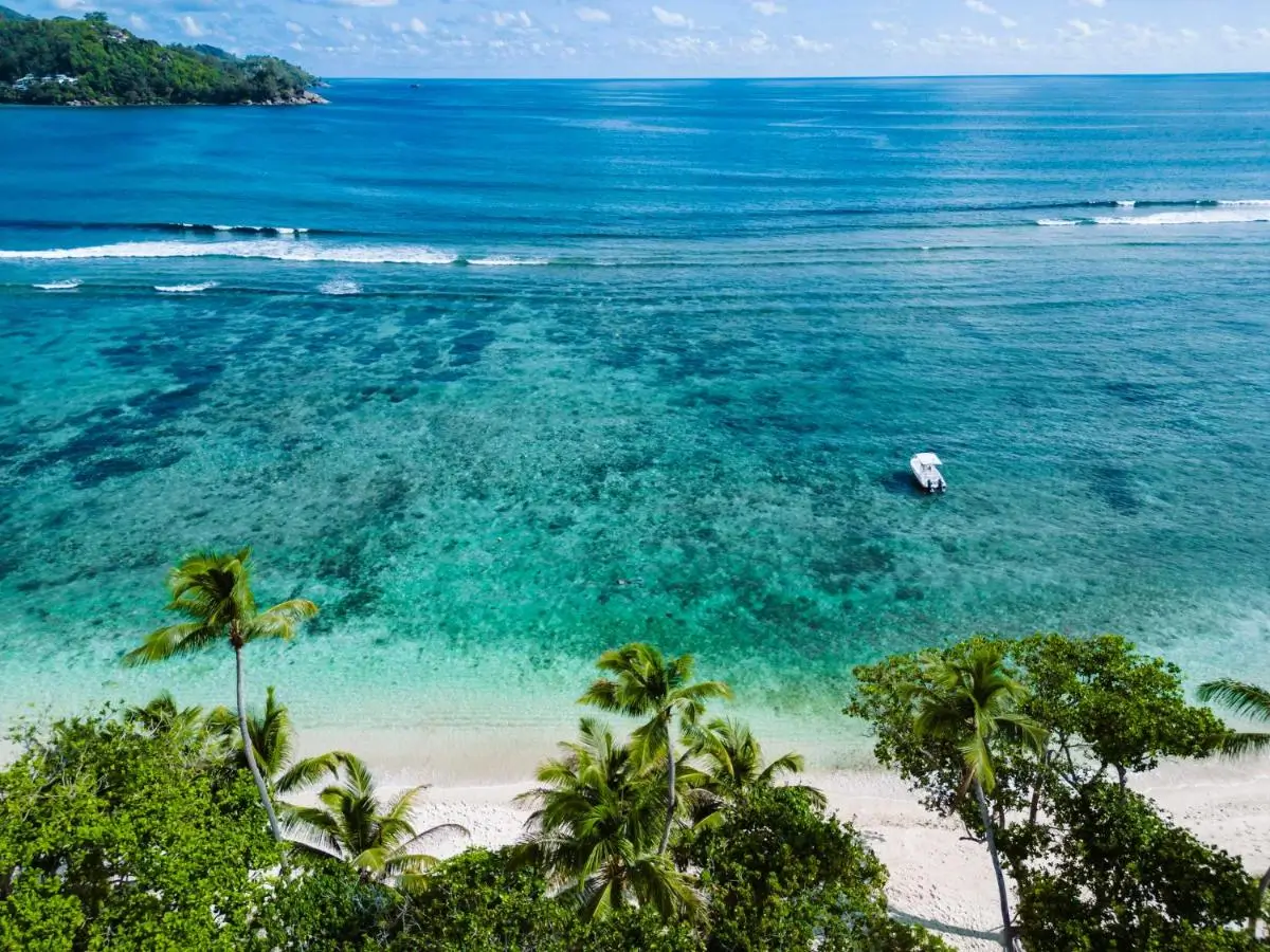 tengerparti_eskuvo_seychelles_kempinski_16