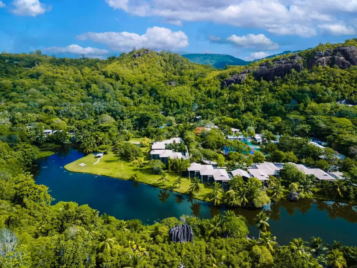 tengerparti_eskuvo_seychelles_kempinski_18