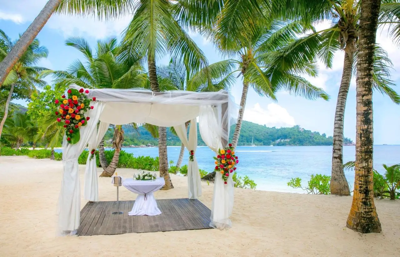 tengerparti_eskuvo_seychelles_kempinski_21