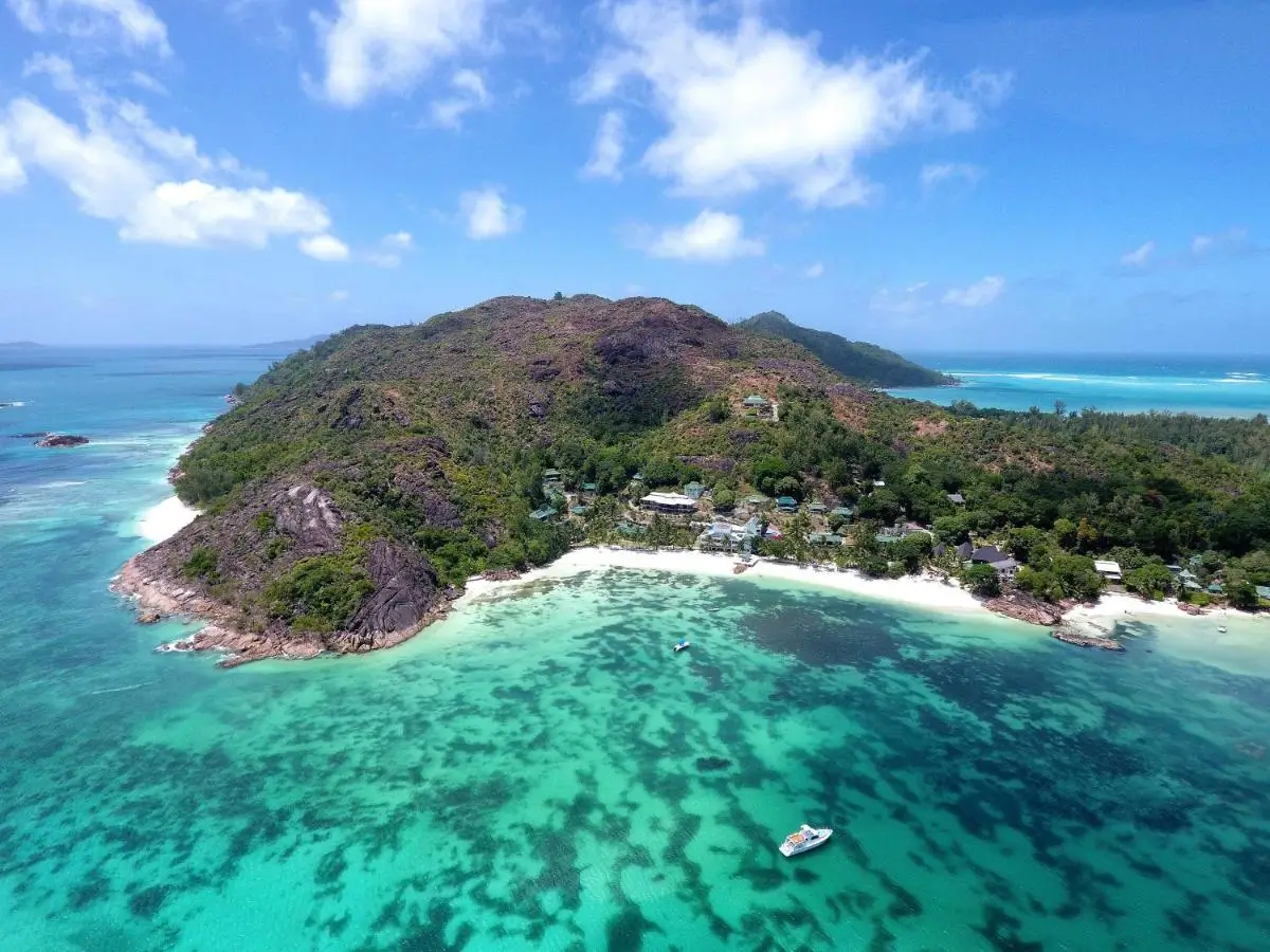 tengerparti_eskuvo_seychelles_larchina_3