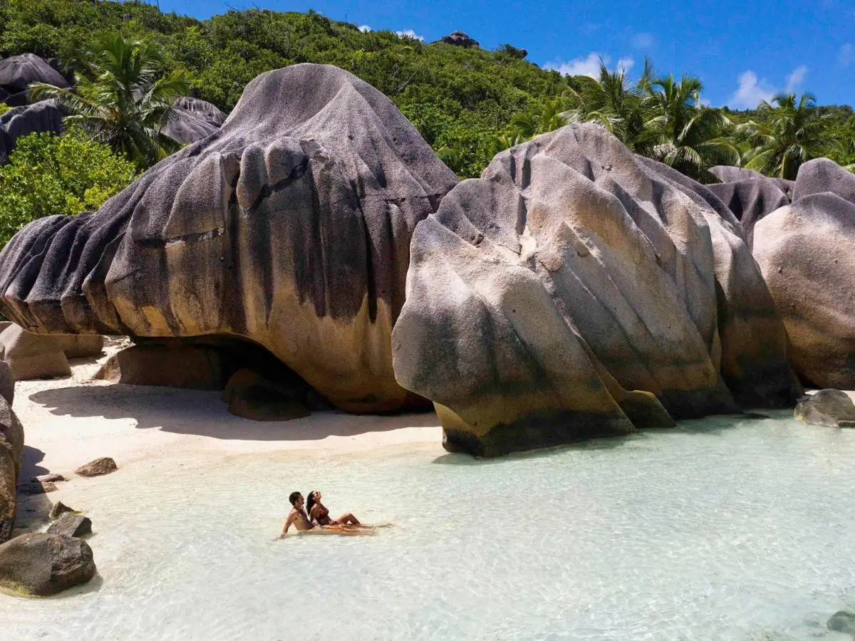 tengerparti_eskuvo_seychelles_raffles_11