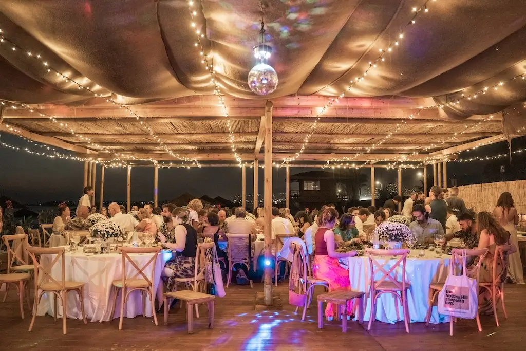tengerparti_eskuvo_ciprus_modern_beach_bar_2